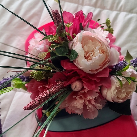 BARBIE CAR CENTERPIECE - Picture 13 of 14